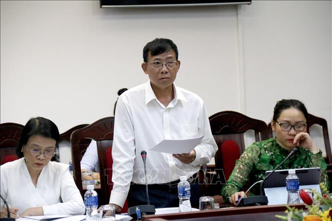 Đại diện Sở Tài chính tỉnh Lâm Đồng báo cáo về việc giải quyết vướng mắc cho các dự án đầu tư ngoài ngân sách. Ảnh: Nguyễn Thanh - TTXVN
