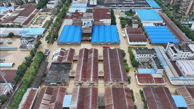 (Tư liệu) Cảnh ngập lụt sau những trận mưa lớn tại tỉnh Quý Châu, Trung Quốc. Ảnh: THX/TTXVN