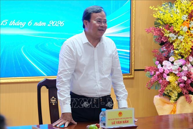Chủ tịch UBND tỉnh Tây Ninh Lê Văn Hẳn phát biểu tại buổi thăm, chúc mừng các cơ quan báo chí. Ảnh: Đức Hạnh - TTXVN
