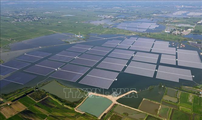 Trang trại điện Mặt Trời nổi ở tỉnh An Huy, Trung Quốc. Ảnh: THX/TTXVN