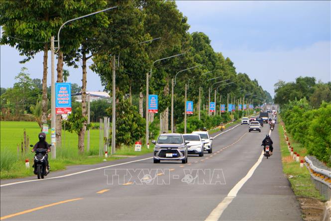 Quốc lộ 61C đoạn qua xã Vị Thanh 1 hiện có 2 làn xe cơ giới. Ảnh: Duy Khương – TTXVN
