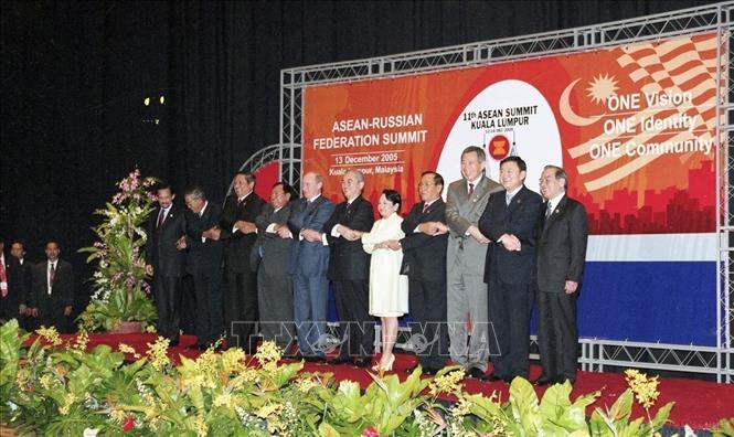 Thủ tướng Phan Văn Khải tham dự Hội nghị cấp cao ASEAN+Nga (13/12/2005). Ảnh: Thế Thuần – TTXVN