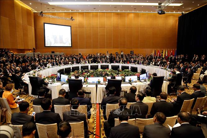 Hội nghị cấp cao Đông Á lần thứ 10, trong khuôn khổ Hội nghị cấp cao ASEAN 27 và các hội nghị cấp cao liên quan, ngày 22/11/2015, tại thủ đô Kuala Lumpur, Malaysia. Ảnh: Đức Tám – TTXVN

