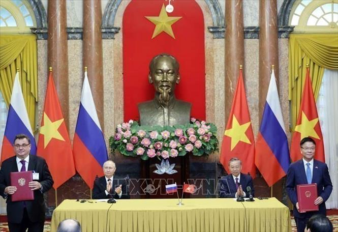  Chủ tịch nước Tô Lâm và Tổng thống Vladimir Putin chứng kiến trao các văn kiện hợp tác Việt - Nga (Hà Nội, 20/6/2024). Ảnh: Nhan Sáng - TTXVN