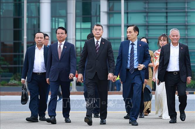 Thủ tướng Lê Minh Hưng rời Hà Nội sang tham dự Hội nghị Cấp cao Kỷ niệm 35 năm quan hệ ASEAN - Nga tại Kazan. Ảnh: Dương Giang – TTXVN 
