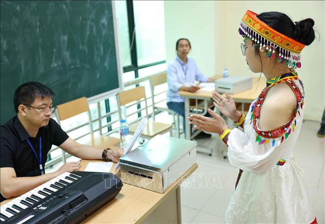 Thí sinh thi nội dung thẩm âm, tiết tấu. Ảnh: Thanh Tùng - TTXVN 