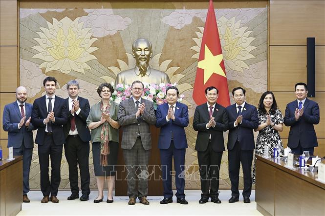 Chủ tịch Quốc hội Trần Thanh Mẫn với đại biểu. Ảnh: Doãn Tấn - TTXVN