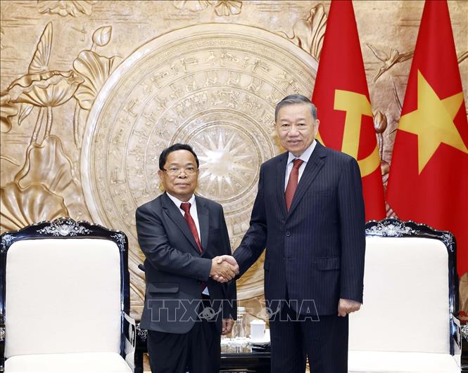 Tổng Bí thư, Chủ tịch nước Tô Lâm tiếp Ủy viên Bộ Chính trị, Phó Thủ tướng, Bộ trưởng Bộ Tư pháp Lào Khamphan Phommathat. Ảnh: Thống Nhất – TTXVN