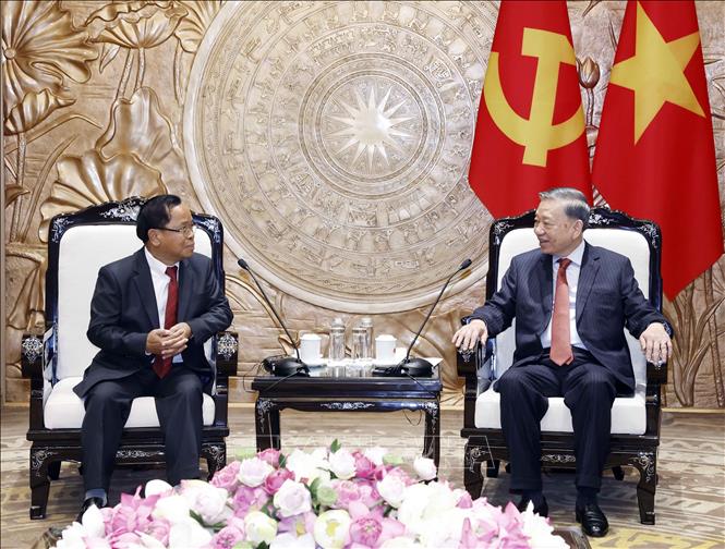 Tổng Bí thư, Chủ tịch nước Tô Lâm tiếp Ủy viên Bộ Chính trị, Phó Thủ tướng, Bộ trưởng Bộ Tư pháp Lào Khamphan Phommathat. Ảnh: Thống Nhất – TTXVN