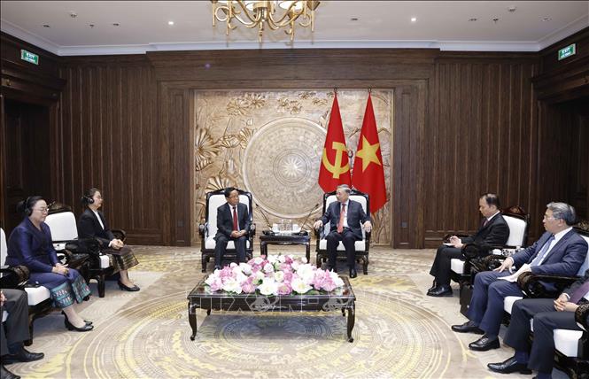 Tổng Bí thư, Chủ tịch nước Tô Lâm tiếp Ủy viên Bộ Chính trị, Phó Thủ tướng, Bộ trưởng Bộ Tư pháp Lào Khamphan Phommathat. Ảnh: Thống Nhất – TTXVN