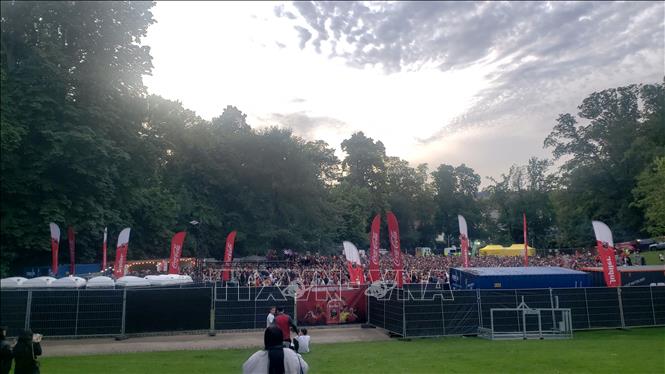 Công viên Wolvendael lập khu fan zone lớn nhất tại Brussels trong mùa giải World Cup 2026. Ảnh: Lan Anh - PV TTXVN tại Bỉ