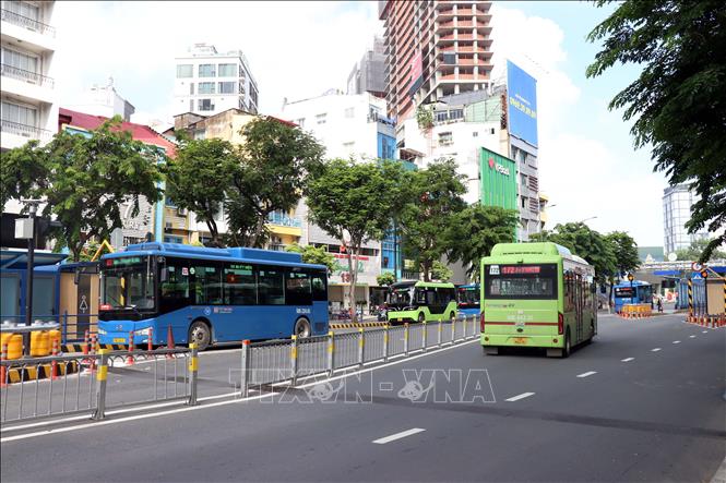 Trên địa bàn TP. Hồ Chí Minh hiện có 2.432 phương tiện xe buýt, trong đó có 1.649 xe buýt sử dụng điện, xe thân thiện môi trường, chiếm 67,8% toàn hệ thống. Ảnh: Tiến Lực - TTXVN