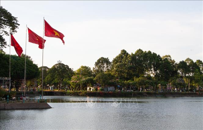 Một góc công viên Văn Miếu (phường Cao Lãnh), mảng xanh giữa lòng đô thị. Ảnh: Hồng Thái - TTXVN
