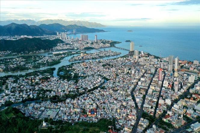 Nghị quyết số 79-NQ/TW, ngày 6/1/2026 của Bộ Chính trị về phát triển kinh tế nhà nước. Trong ảnh: Tỉnh Khánh Hòa khai thác và phát huy tối đa các tiềm năng, kinh tế biển là nền tảng; dịch vụ logistics, công nghiệp năng lượng, kinh tế số là đột phá; du lịch là ngành kinh tế mũi nhọn. Ảnh: Ngọc Hà – TTXVN