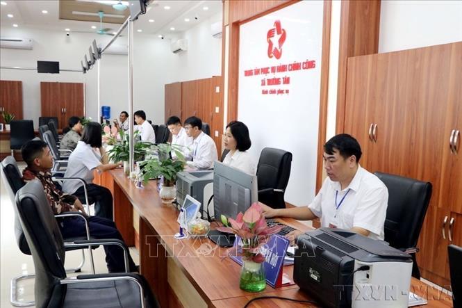 Nghị quyết số 66-NQ/TW ngày 30/4/2025 của Bộ Chính trị về đổi mới công tác xây dựng và thi hành pháp luật đáp ứng yêu cầu phát triển đất nước trong kỷ nguyên mới. Trong ảnh: Trung tâm Phục vụ hành chính công xã Trường Tân, thành phố Hải Phòng hoạt động cả thứ 7 và chủ nhật để phục vụ người dân đến giải quyết thủ tục hành chính. Ảnh: Mạnh Tú – TTXVN
