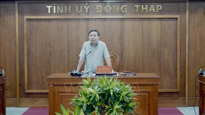 Ông Phan Văn Thắng, Phó Bí thư Thường trực Tỉnh ủy, Chủ tịch Ủy ban Mặt trận Tổ quốc Việt Nam tỉnh Đồng Tháp phát biểu tại buổi gặp. Ảnh: Hồng Nhung - TTXVN                              