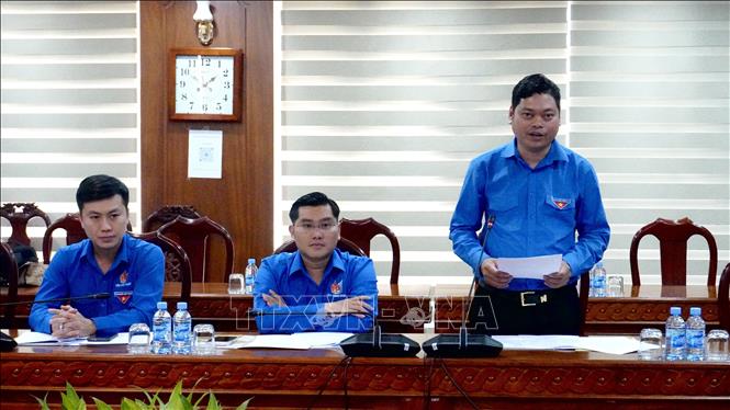 Ông Lê Hoàng Quyết, Phó Chủ tịch Ủy ban Mặt trận Tổ quốc Việt Nam tỉnh, Bí thư Tỉnh đoàn, Chủ tịch Hội LHTN Việt Nam tỉnh Đồng Tháp phát biểu tại buổi gặp. Ảnh: Hồng Nhung - TTXVN                              