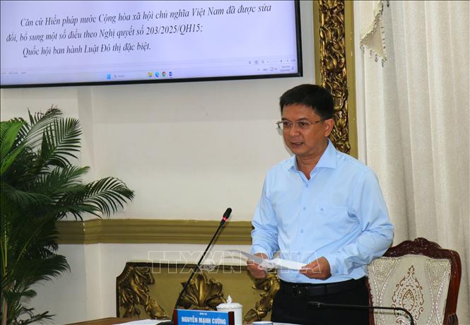 Phó Chủ tịch UBND TP. Hồ Chí Minh Nguyễn Mạnh Cường phát biểu kết luận buổi làm việc. Ảnh: Liên Sơn - TTXVN 