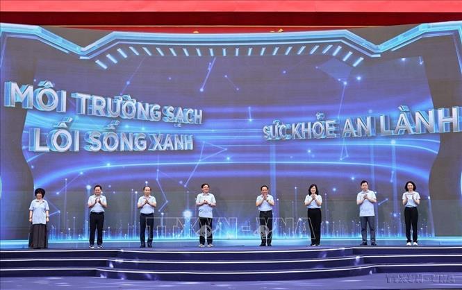 Nghị quyết số 72-NQ/TW ngày 09/9/2025 của Bộ Chính trị về một số giải pháp đột phá, tăng cường bảo vệ, chăm sóc và nâng cao sức khỏe Nhân dân  Trong ảnh: Các đại biểu thực hiện nghi thức phát động hưởng ứng Ngày sức khỏe toàn dân (7/4) , Ngày hội sức khỏe và Giải đi bộ “Vì một Việt Nam khỏe mạnh” (4/2026). Ảnh: Minh Đức – TTXVN