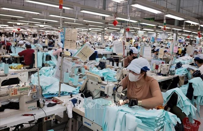 Nghị quyết 68-NQ/TW ngày 4/5/2025 của Bộ Chính trị về phát triển kinh tế tư nhân. Trong ảnh: May hàng xuất khẩu tại Công ty May Tiến Thuận (Tổng Công ty Cổ phần May Việt Tiến) Phan Rang, tỉnh Khánh Hòa (3/2026) . Ảnh: Trần Việt - TTXVN