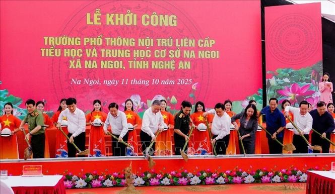 Nghị quyết số 71-NQ/TW của Bộ Chính trị về đột phá phát triển giáo dục và đào tạo. Trong ảnh: Tổng Bí thư Tô Lâm dự Lễ khởi công xây dựng Trường Phổ thông nội trú liên cấp Tiểu học và Trung học cơ sở Na Ngoi, tỉnh Nghệ An (10/2025). Ảnh: Trịnh Duy Hưng – TTXVN