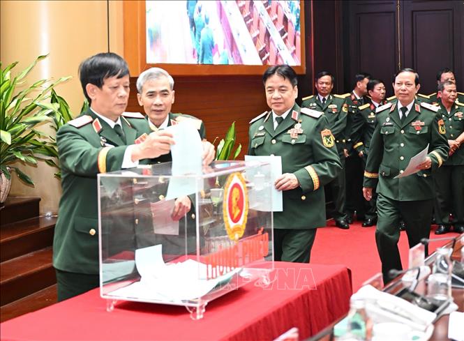 Các đại biểu bỏ phiếu bầu Ban chấp hành khóa VIII, nhiệm kỳ 2026 - 2031. Ảnh: Trọng Đức - TTXVN