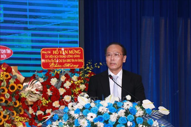 Ông Nguyễn Khắc Hà, Phó Bí thư Tỉnh ủy Khánh Hòa, Chủ tịch Ủy ban Mặt trận Tổ quốc tỉnh Khánh Hòa phát biểu chỉ đạo tại Đại hội. Ảnh: Phan Sáu  - TTXVN
