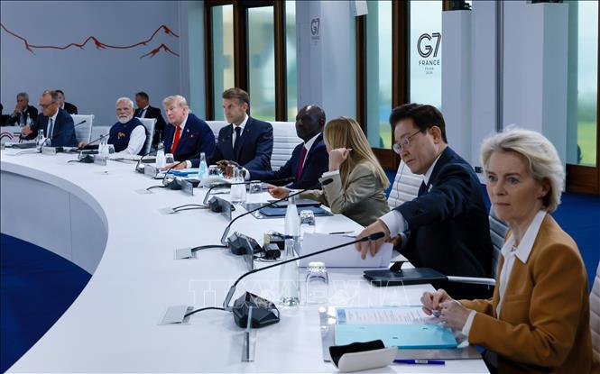 Lãnh đạo các nước thành viên G7 cùng các lãnh đạo khách mời tại cuộc họp ở thành phố Evian-les-Bains, Pháp ngày 16/6/2026. Ảnh: Yonhap/TTXVN