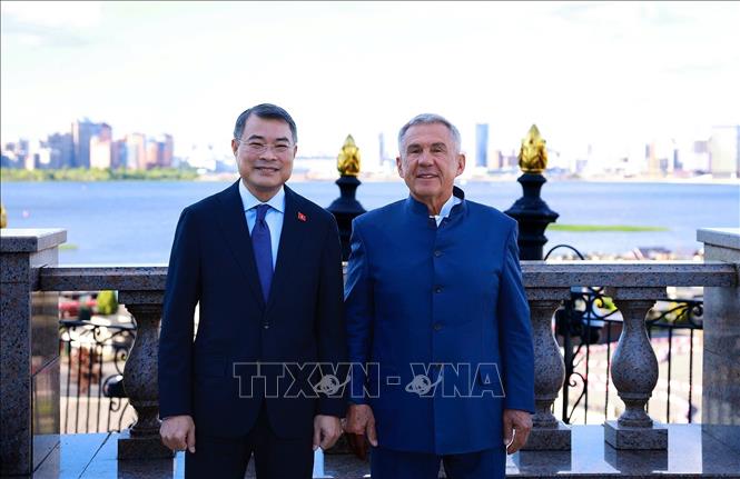 Thủ tướng Lê Minh Hưng gặp Người đứng đầu Cộng hòa Tatarstan Rustam Minnikhanov. Ảnh: Dương Giang – TTXVN  