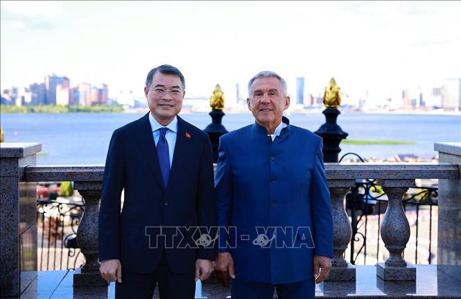 Vietnamese Prime Minister Le Minh Hung and Rustam Minnikhanov, Head of the Republic of Tatarstan. VNA Photo: Dương Giang