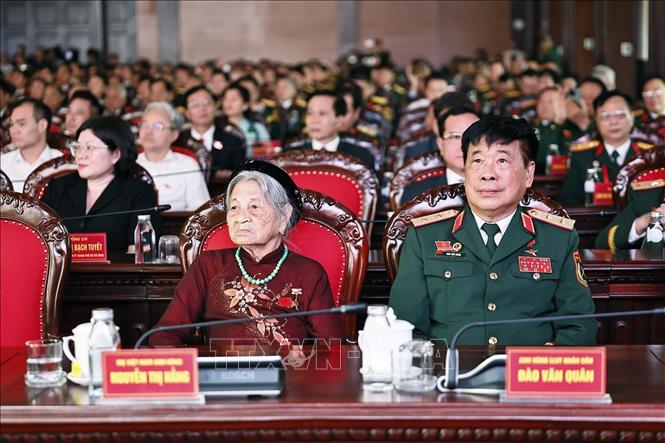 Mẹ Việt Nam Anh hùng Nguyễn Thị Hằng cùng đại biểu dự Đại hội. Ảnh: Doãn Tấn - TTXVN