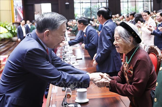 Tổng Bí thư, Chủ tịch nước Tô Lâm với đại biểu dự Đại hội. Ảnh: Doãn Tấn - TTXVN