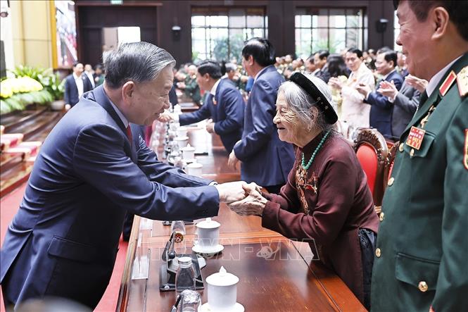 Tổng Bí thư, Chủ tịch nước Tô Lâm với đại biểu dự Đại hội. Ảnh: Doãn Tấn - TTXVN