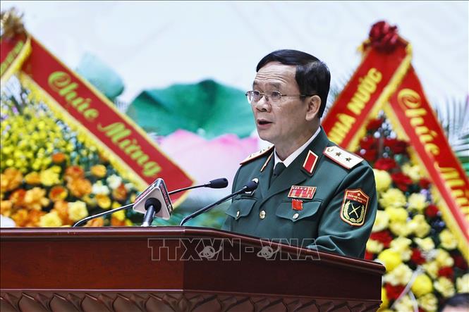 Trung tướng Khuất Việt Dũng, Phó Chủ tịch Hội Cựu chiến binh Việt Nam trình bày báo cáo chính trị. Ảnh: Doãn Tấn - TTXVN