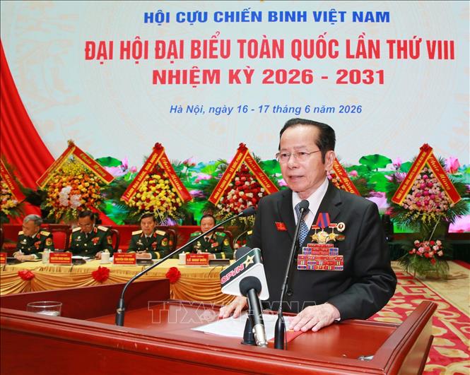 Anh hùng LLVT nhân dân Lê Văn Kiểm phát biểu. Ảnh: Trọng Đức - TTXVN