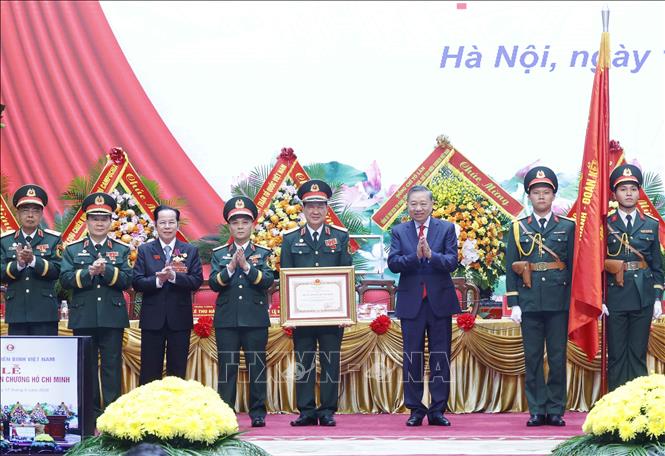 Tổng Bí thư, Chủ tịch nước Tô Lâm trao Huân chương Hồ Chí Minh tặng Hội Cựu chiến binh Việt Nam. Ảnh: Thống Nhất – TTXVN