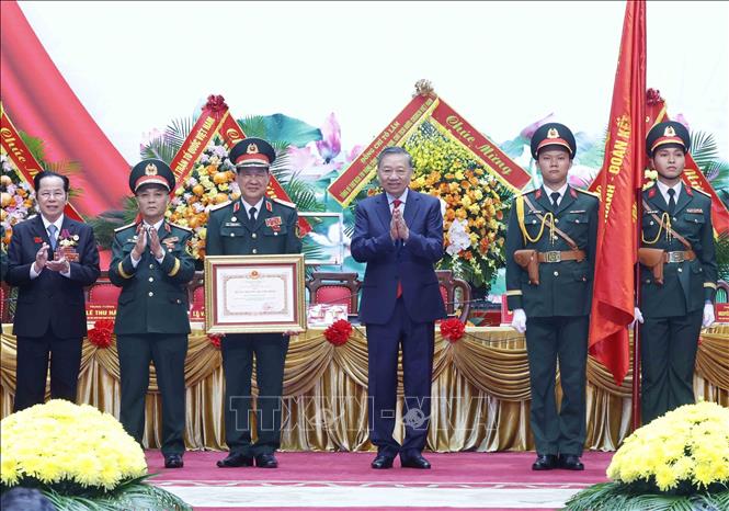Tổng Bí thư, Chủ tịch nước Tô Lâm trao Huân chương Hồ Chí Minh tặng Hội Cựu chiến binh Việt Nam. Ảnh: Thống Nhất – TTXVN