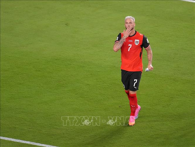 Tiền đạo Áo Marko Arnautovic ghi bàn thắng trên chấm phạt đền vào phút bù giờ, ấn định tỷ số 3-1 cho đội nhà. Ảnh: THX/TTXVN 