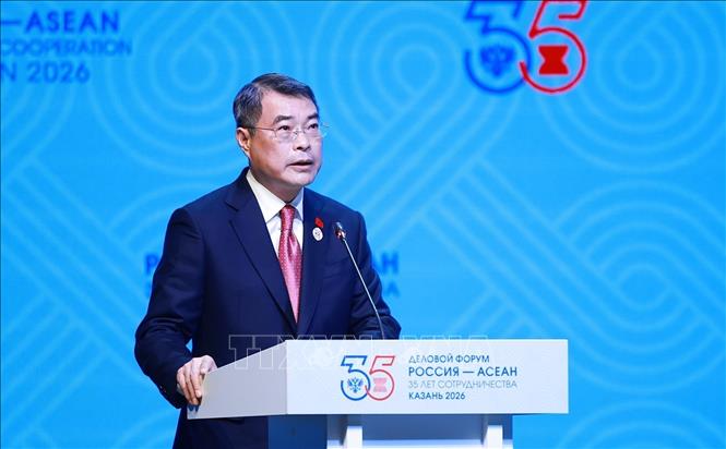 Prime Minister Le Minh Hung delivers his speech at the opening session of the Russia-ASEAN Business Forum. VNA Photo: Dương Giang