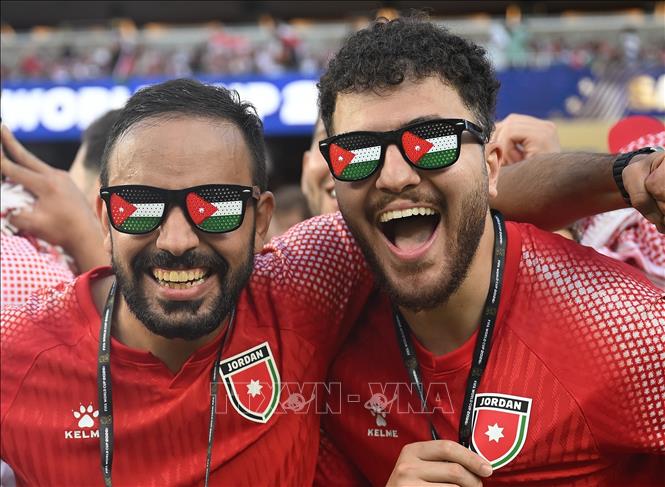 Cổ động viên của Jordan ra sân cổ vũ đội nhà. Ảnh: THX/TTXVN