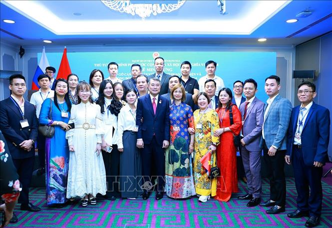 Thủ tướng Lê Minh Hưng với cộng đồng người Việt Nam tại Liên bang Nga. Ảnh: Dương Giang - TTXVN 