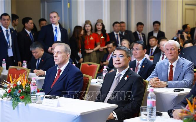 Thủ tướng Lê Minh Hưng dự Chương trình Kết nối Thương mại và Đầu tư Việt Nam - Liên bang Nga. Ảnh: Dương Giang - TTXVN
