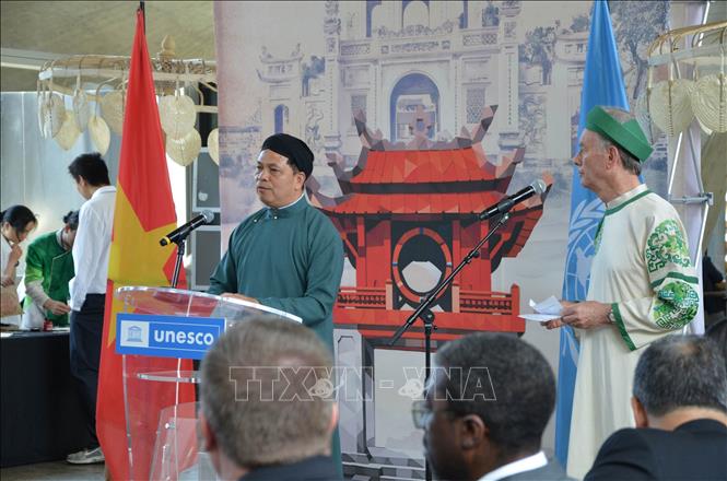 Giám đốc Trung tâm Văn hóa Khoa học Văn Miếu - Quốc Tử Giám Lê Xuân Kiêu phát biểu tại sự kiện. Ảnh: Hữu Chiến - PV TTXVN tại Pháp