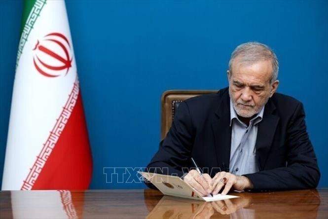 Tổng thống Iran Masoud Pezeshkian. Ảnh: IRNA/TTXVN