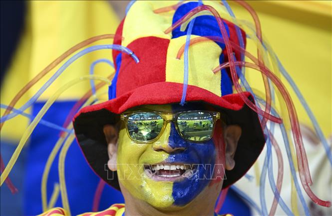 Cổ động viên Colombia cổ vũ cho đội nhà. Ảnh: THX/TTXVN