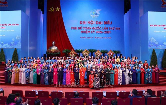 Lãnh đạo Đảng, Nhà nước với các đại biểu dự Đại hội đại biểu Phụ nữ toàn quốc lần thứ XIV, nhiệm kỳ 2026 – 2031. Ảnh: TTXVN