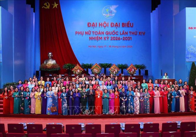 Lãnh đạo Đảng, Nhà nước với các đại biểu dự Đại hội đại biểu Phụ nữ toàn quốc lần thứ XIV, nhiệm kỳ 2026 – 2031. Ảnh: TTXVN
