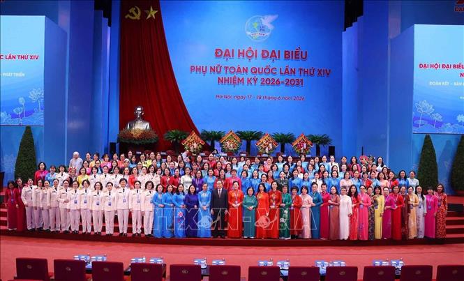 Lãnh đạo Đảng, Nhà nước với các đại biểu dự Đại hội đại biểu Phụ nữ toàn quốc lần thứ XIV, nhiệm kỳ 2026 – 2031. Ảnh: TTXVN