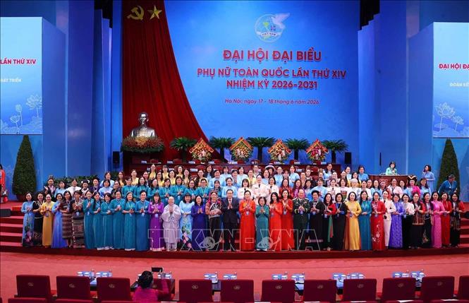Lãnh đạo Đảng, Nhà nước với các đại biểu dự Đại hội đại biểu Phụ nữ toàn quốc lần thứ XIV, nhiệm kỳ 2026 – 2031. Ảnh: TTXVN