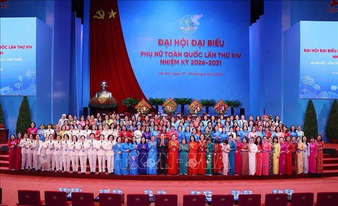 Lãnh đạo Đảng, Nhà nước với các đại biểu dự Đại hội đại biểu Phụ nữ toàn quốc lần thứ XIV, nhiệm kỳ 2026 – 2031. Ảnh: TTXVN